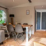 Forest Finest, Luxe Met Hot Tub Mooie Overkapping En Prachtige Tuin Met Veel Privacy شاليه