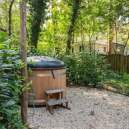 Forest Finest, Luxe Met Hot Tub Mooie Overkapping En Prachtige Tuin Met Veel Privacy 木屋 霍德鲁