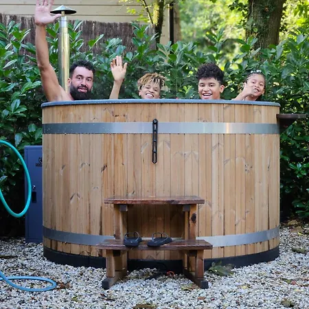 Forest Finest, Luxe Met Hot Tub Mooie Overkapping En Prachtige Tuin Met Veel Privacy Chalet Hoenderloo