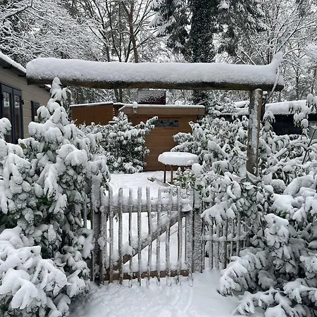 Forest Finest, Luxe Met Hot Tub Mooie Overkapping En Prachtige Tuin Met Veel Privacy Alpesi faház
