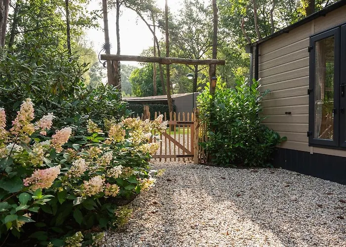 Forest Finest, Luxe Met Hot Tub Mooie Overkapping En Prachtige Tuin Met Veel Privacy 헨덜루