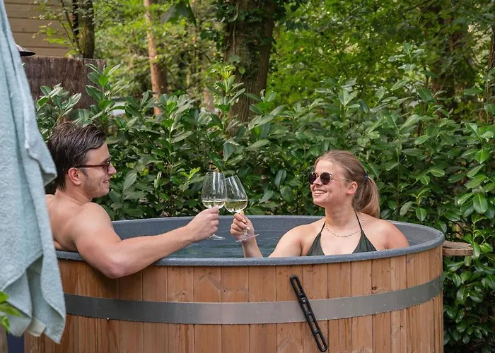 Forest Finest, Luxe Met Hot Tub Mooie Overkapping En Prachtige Tuin Met Veel Privacy