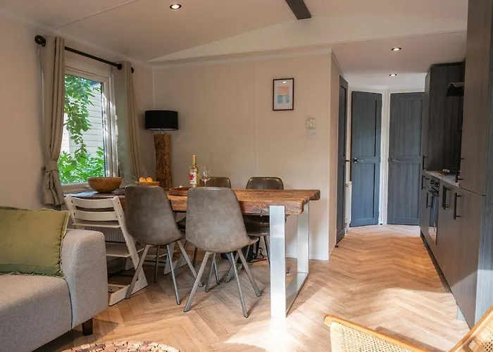 Forest Finest, Luxe Met Hot Tub Mooie Overkapping En Prachtige Tuin Met Veel Privacy شاليه