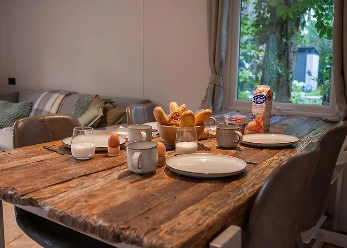 Forest Finest, Luxe Met Hot Tub Mooie Overkapping En Prachtige Tuin Met Veel Privacy Alpesi faház Hoenderloo