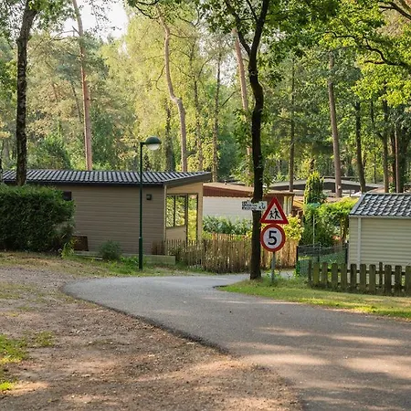 Forest Finest, Luxe Met Hot Tub Mooie Overkapping En Prachtige Tuin Met Veel Privacy Chalet Hoenderloo